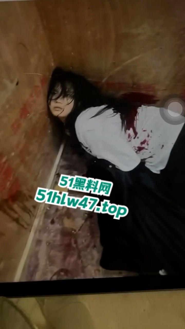 四川旺苍花季少女被狠心男友狂捅20刀,只因提出分手惨被割喉剖腹死状极其残忍。-9