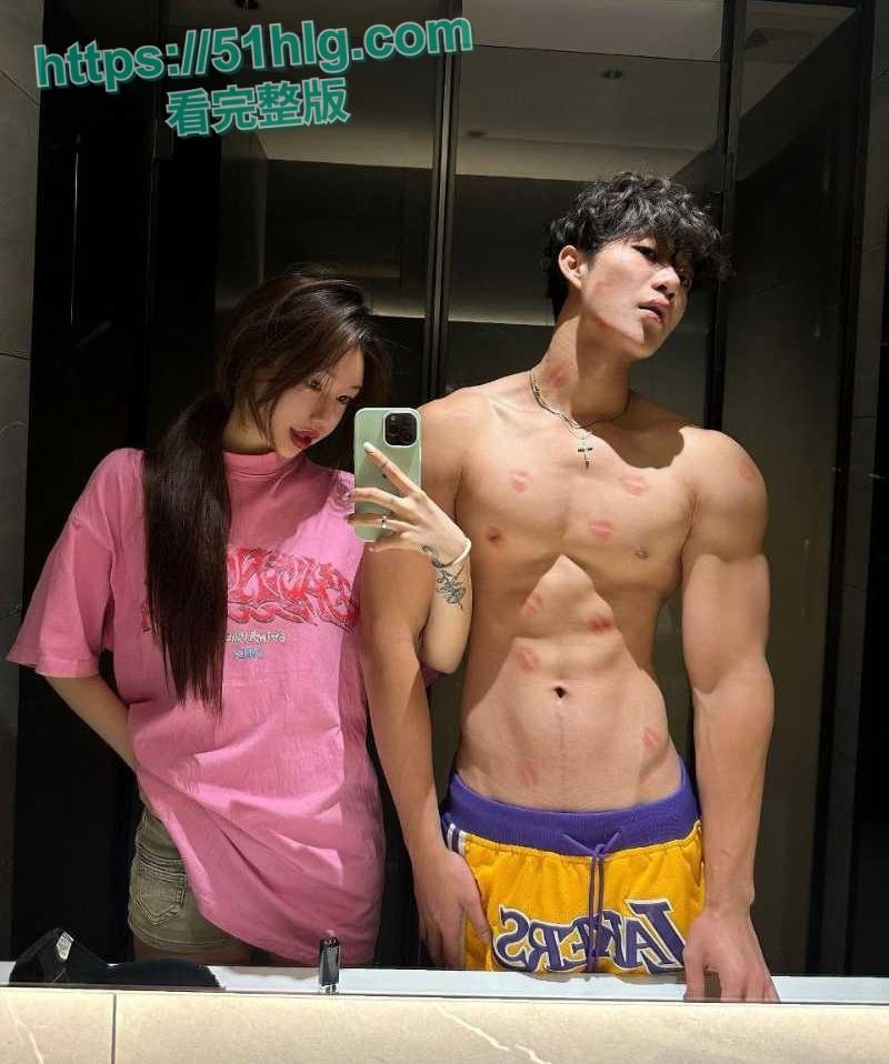 高颜值女粉千里送逼挨操!抖音网红【鸡腿弟弟】秀腹肌引得女粉垂青,边操边记录美好生活!-2