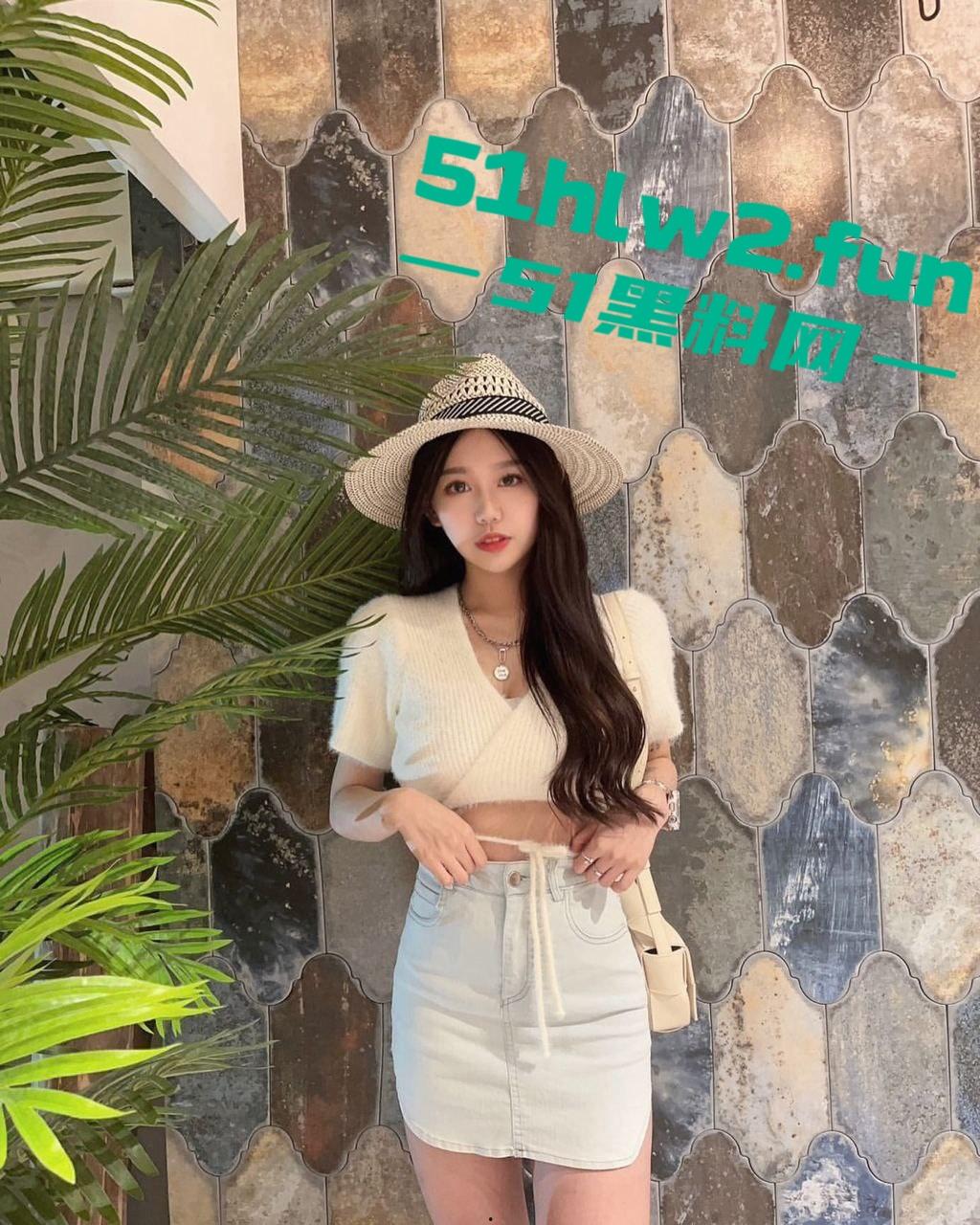 广州颜值学姐【徐艺淼】身材纤细颜值甜美,为了钱背着男友约啪老板颜值和身材男友的帽子都卖不完了吧。-8