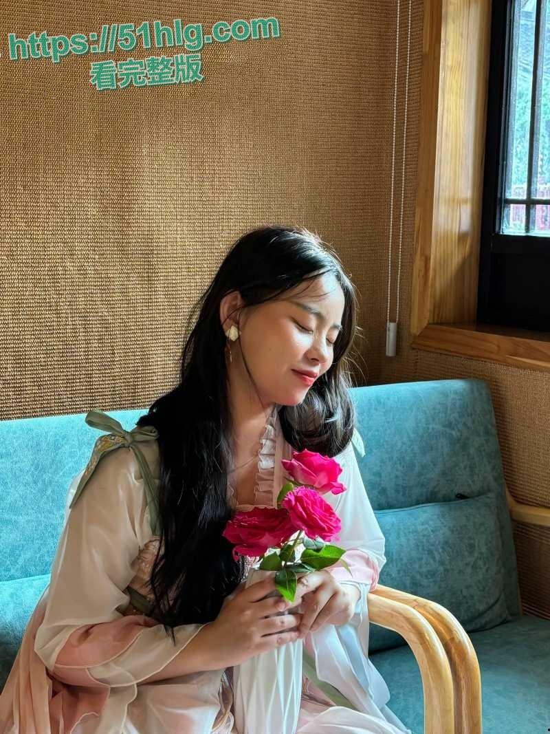 【安徽】幼师【李萍】性爱视频疯传！清纯乖乖女私底下竟淫荡不堪，全程露脸被爆操，表情淫骚，不可错过-1