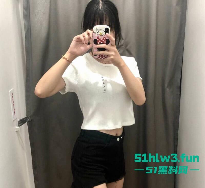 浙江00后反差婊【叶雨婷】被金主包养,灌醉后各种调教强制深喉呕吐再灌肠肛塞 !-3