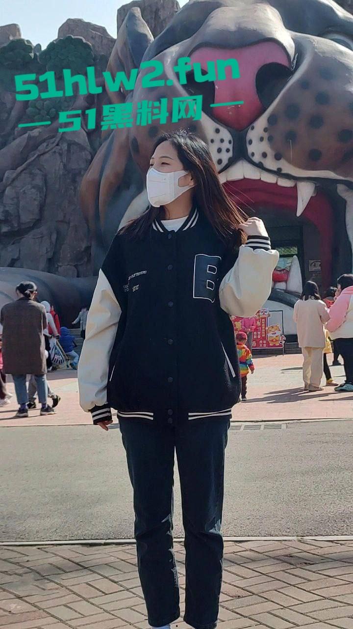 幼师专业女大学生,白天是孩子王,晚上变男人玩具!表面清纯受人尊敬,私下淫荡骚成狗,真想狠狠操烂她!-1