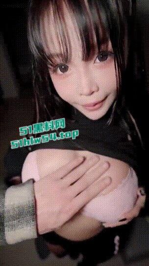 光头炮王【曾强】联手人气女优【苏樱花】演绎春天来了,骚气十足的纹身樱花女孩被光头大叔干到晕呼呼!-9