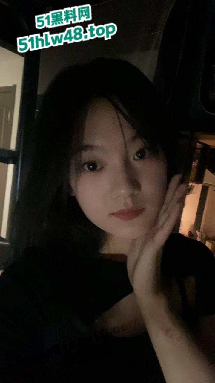 北京外国语大学【刘薇】大一清纯学霸,颜值清纯身材才一流私下超反差,男友自拍性爱视频被流出。-4