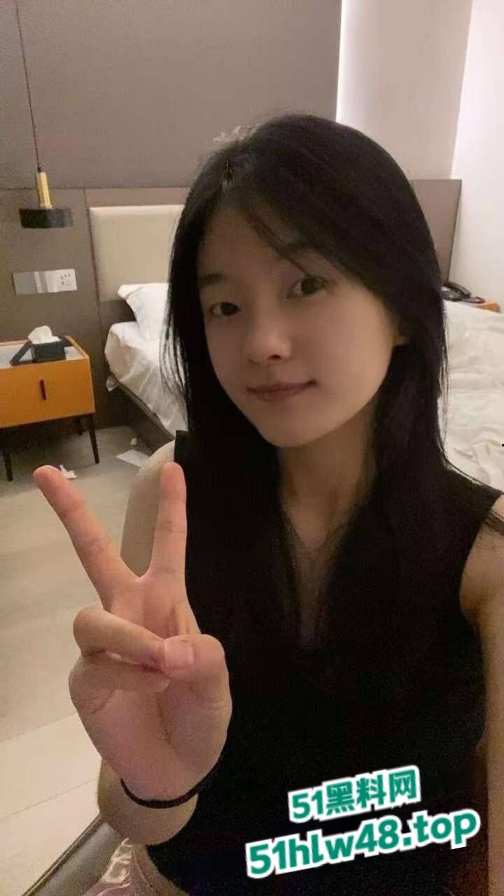 北京外国语大学【刘薇】大一清纯学霸,颜值清纯身材才一流私下超反差,男友自拍性爱视频被流出。-8