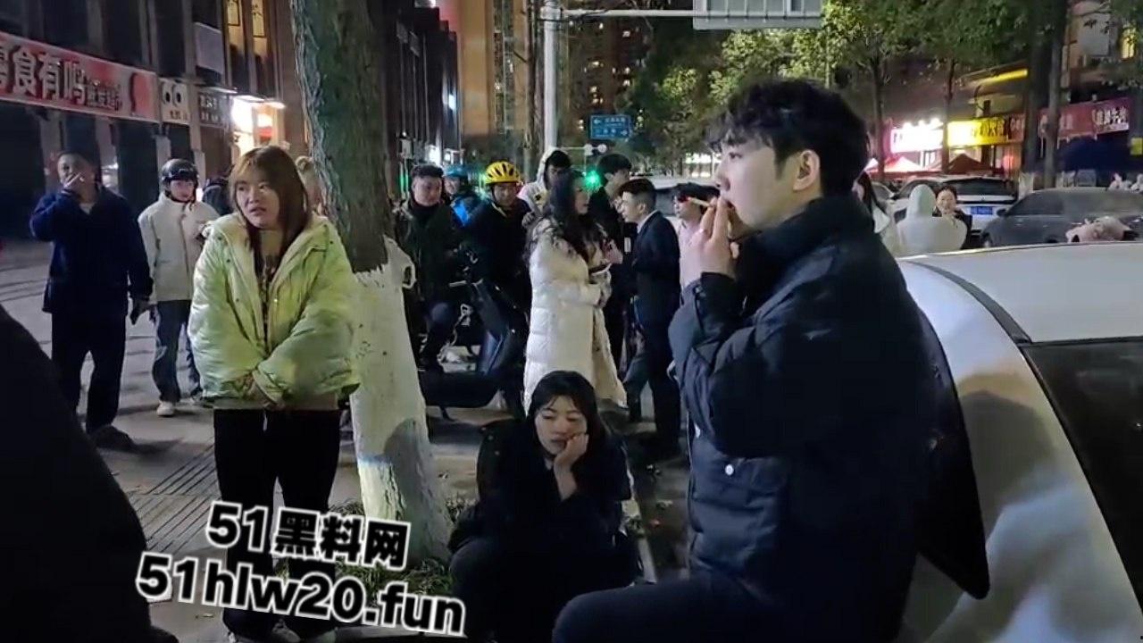 四川汉源骚妇密会情夫被老公当街抓现行,多次开房还被搞大肚子,真是太不要脸了!-3