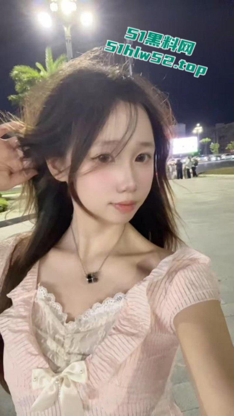 重庆财经职业学院【郭佳馨】清纯外表下反差感爆棚,早已成为主知名校妓,给钱就让操淫骚模样无人不知!-4