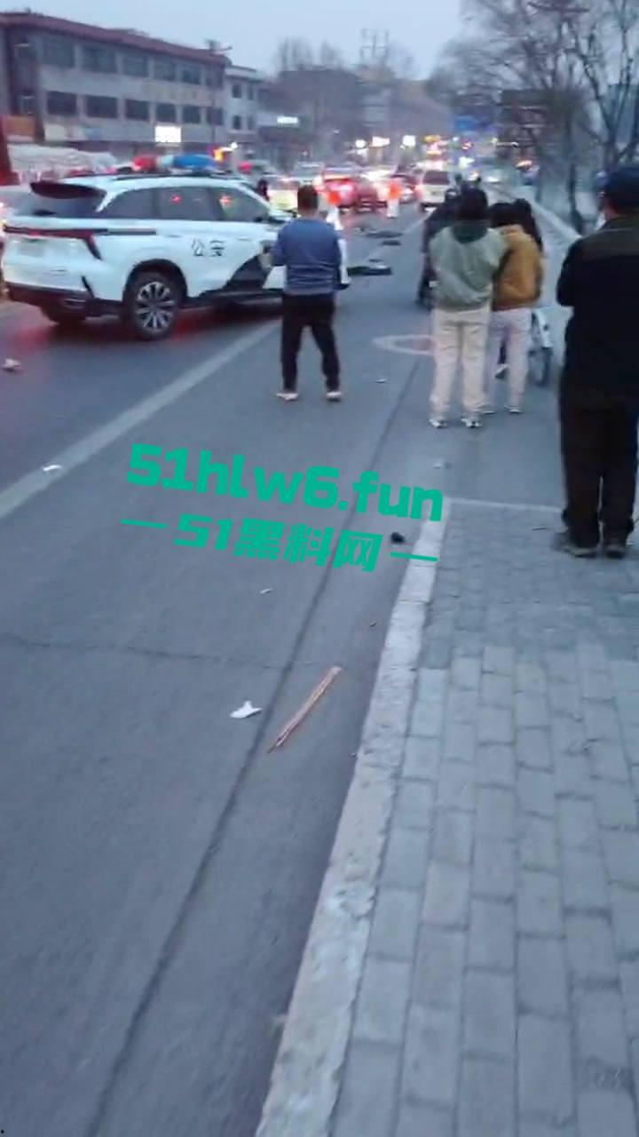 北京市房山区车祸事件,琉璃河大桥发生事故大卡车司机发疯,冲进车流撞死5名中学生。-4