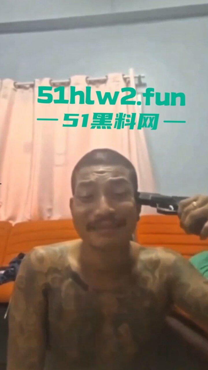 泰国男子自杀现场,纹身大哥遭情伤悲愤不已录下感人发言,随后开枪自杀腿都绷直了。-3