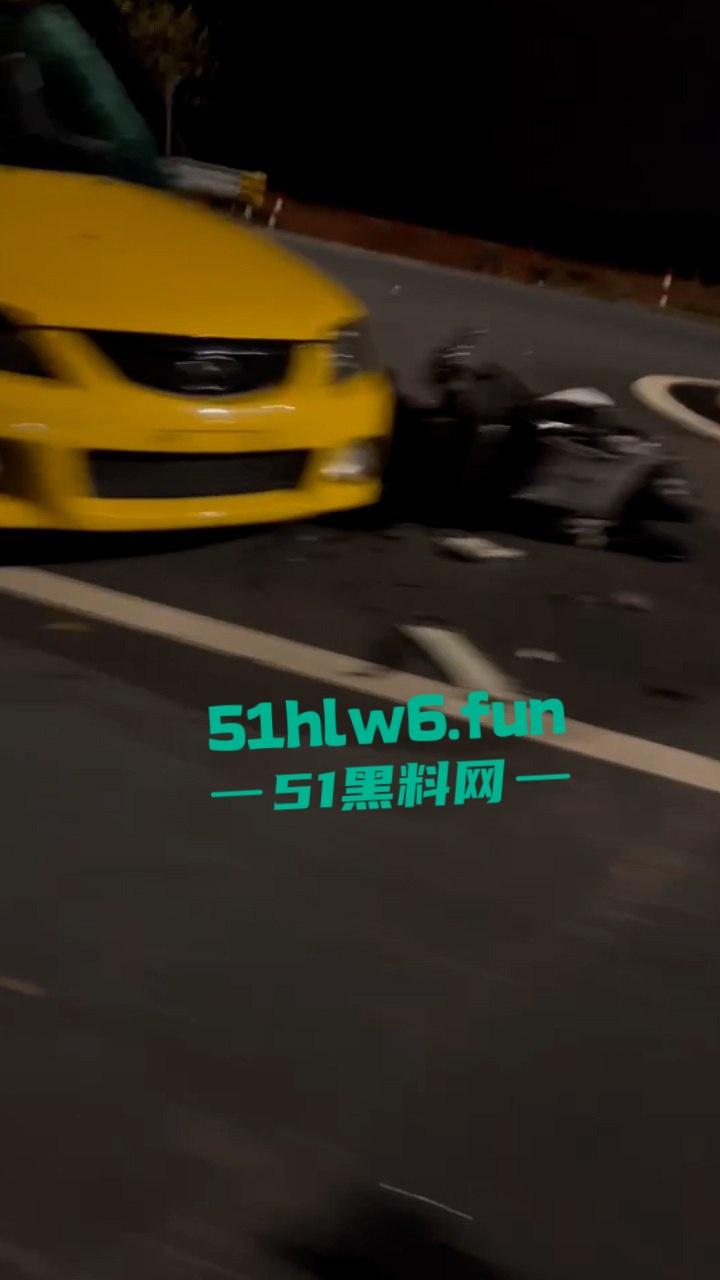 广东江门市电摩排位赛车祸,精神小伙深夜载人高速撞车,2男1女当场归西!-4