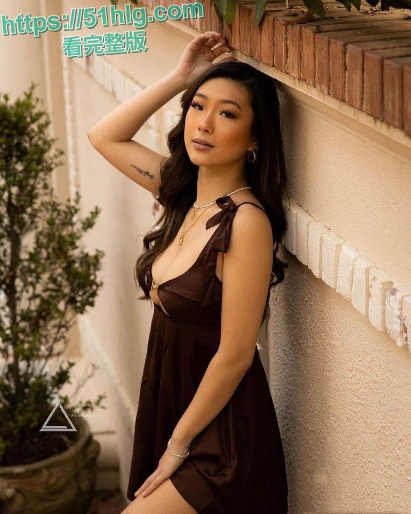 【上海】赴美留学生【张君雅】与老外不雅视频流出 巨乳自拍揉奶自慰 被大屌后入爆操 淫叫不断-7