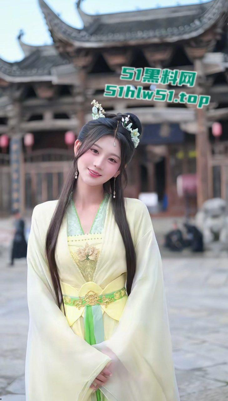 高颜值短剧演员【杨珊子】性爱视频曝光，酒店内被金主爆操玩弄，高潮时表情魅惑直呼太爽了!-4