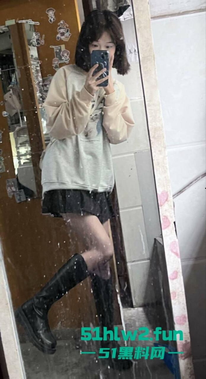 人前装成甜妹,背地约炮成瘾,江西南充职业技术学院【潘丽月】不雅约炮视频流出。-2