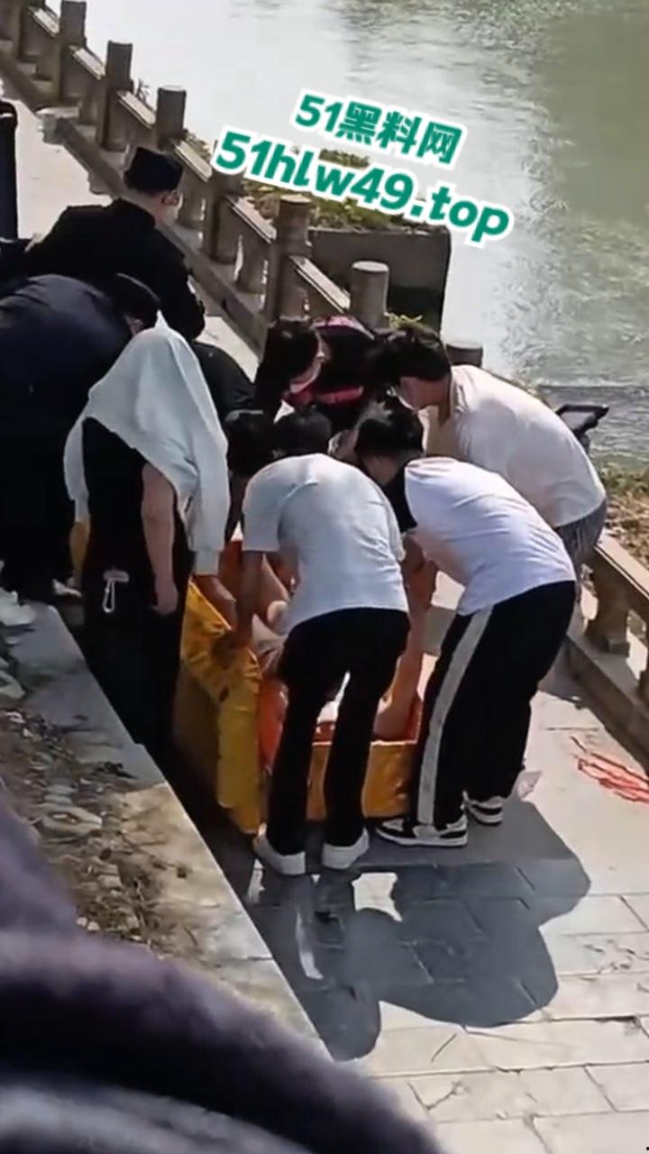 湖北两男子打赌激将法,逼跳河游泳一人溺亡,律师城明知对方不会游泳涉嫌过失致人死亡罪。-2