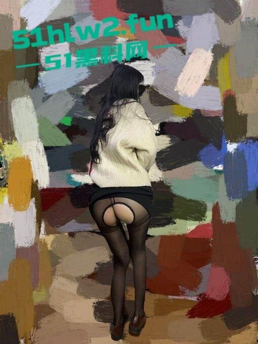 山东机电学院【刘亦媛】高颜值长腿学生妹,喜欢穿JK裙摆拍性感黑丝配白嫩蜜桃臀。-2