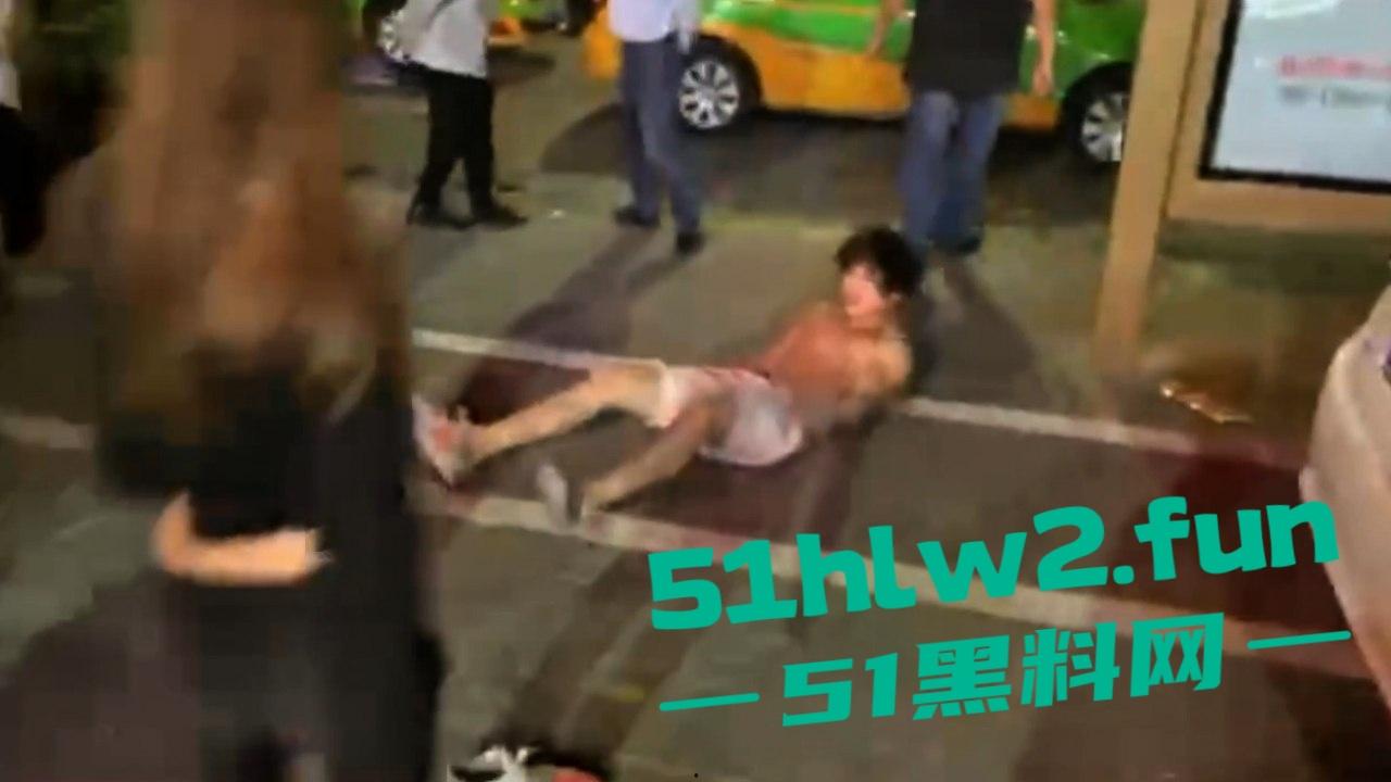 广东醉酒男子喝多,叫来三个妹子嫖娼,结果就操了一个,还是只插几下当场秒射,事后不给钱给妹子围殴!-3