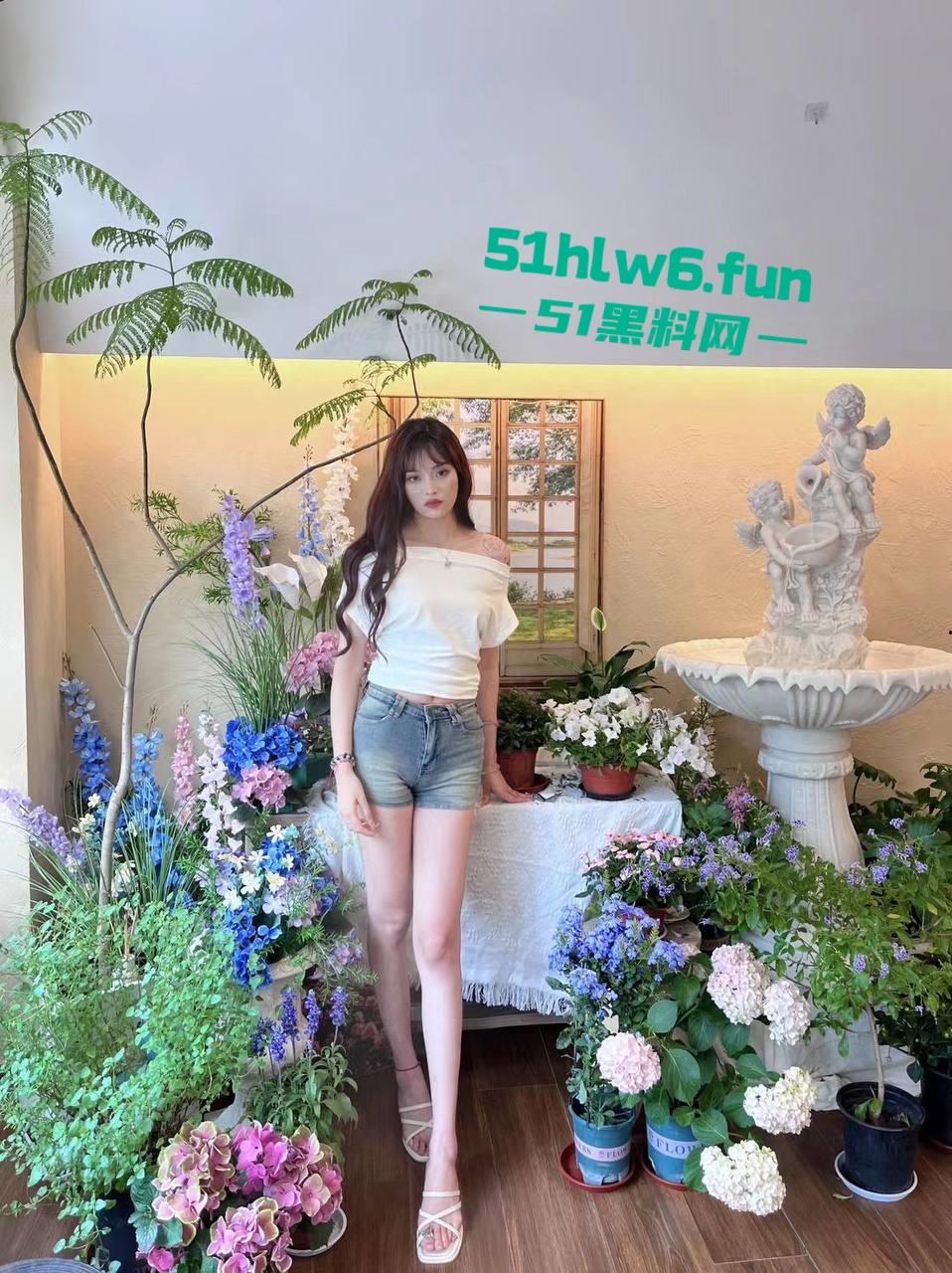 青岛反差母狗【刘子萱】175cm的极品炮架子,逆天大长腿极致性感小骚逼被男友操黑后还被曝光。-4