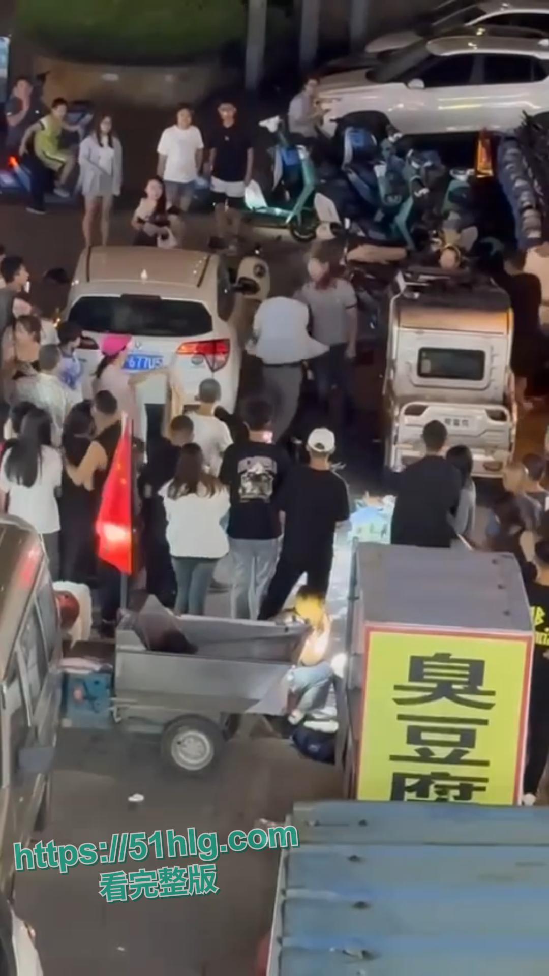 【山东潍坊】小康河夜市惊现血案!争地摊位引发骇人命案,两男激烈冲突,一刀封喉-2