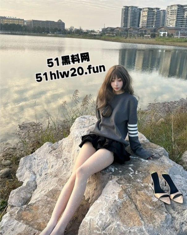 抖音网红【小水不哭】不雅视频流出!她不再是那个清纯可人的小仙女而是化身淫浪母狗!-3