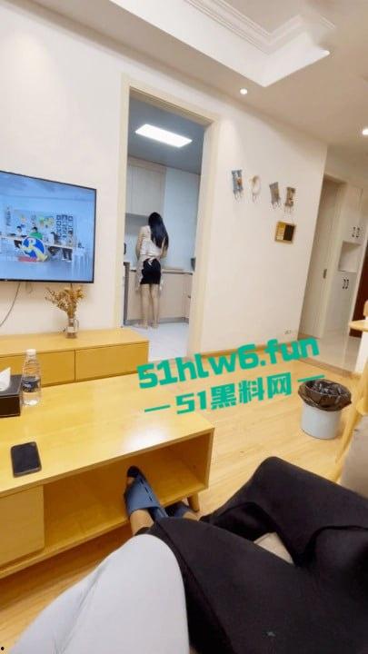 家有娇妻【8】单男是工地瓦工欲望真强,狠干老婆五次吃饭中途都被强拉去操逼。-8