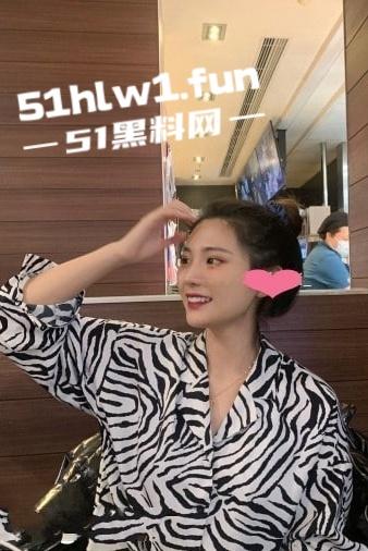 辽宁传媒校花【董雨婷】出轨门完整版,超级骚欲求不满的学生母狗校园公交车你看了吗-7