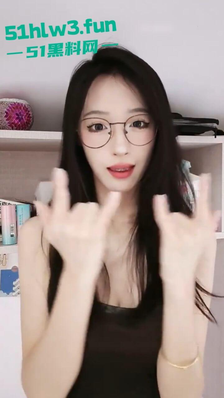 抖音颜值女神【灌饱饱】绝美颜值御姐尤物,身材修长细腰大奶修长美腿性感撩人多部自拍合集流出。-6