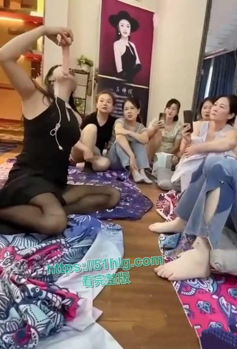 【江苏】名媛培训班内部教学视频流出!妖娆女老师现场演示口交技术,吸舔啯吞全是干货,离谱到家了-3