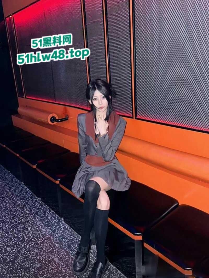 抚顺石油化工学院大三学姐【崔梦曦】表面清纯私下骚劲炸裂,M属性小野猫无套猛操爽到眼珠翻白。-6