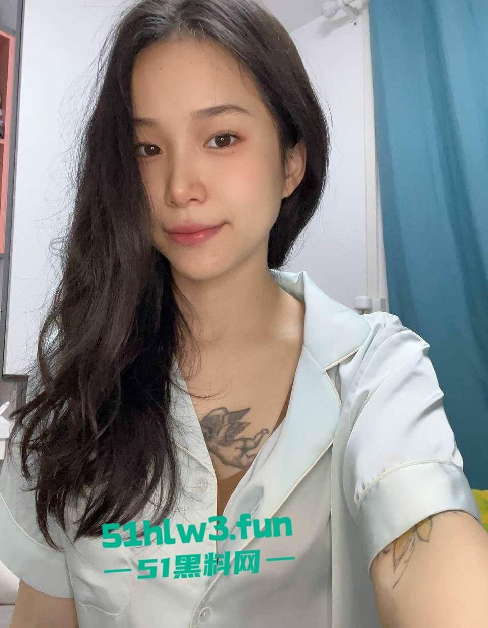 绝美身材网红【JaelynnLee】高颜值性感母狗,身材纤细大奶肥臀细腰长腿极致诱人,多部私拍福利流出。-10