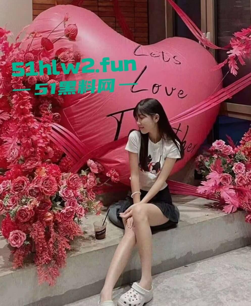 酒吧拿下高颜值嫩妹身材纤细高挑腿长逆天,喝多后带到酒店3p 前后夹击抽插超刺激。-2