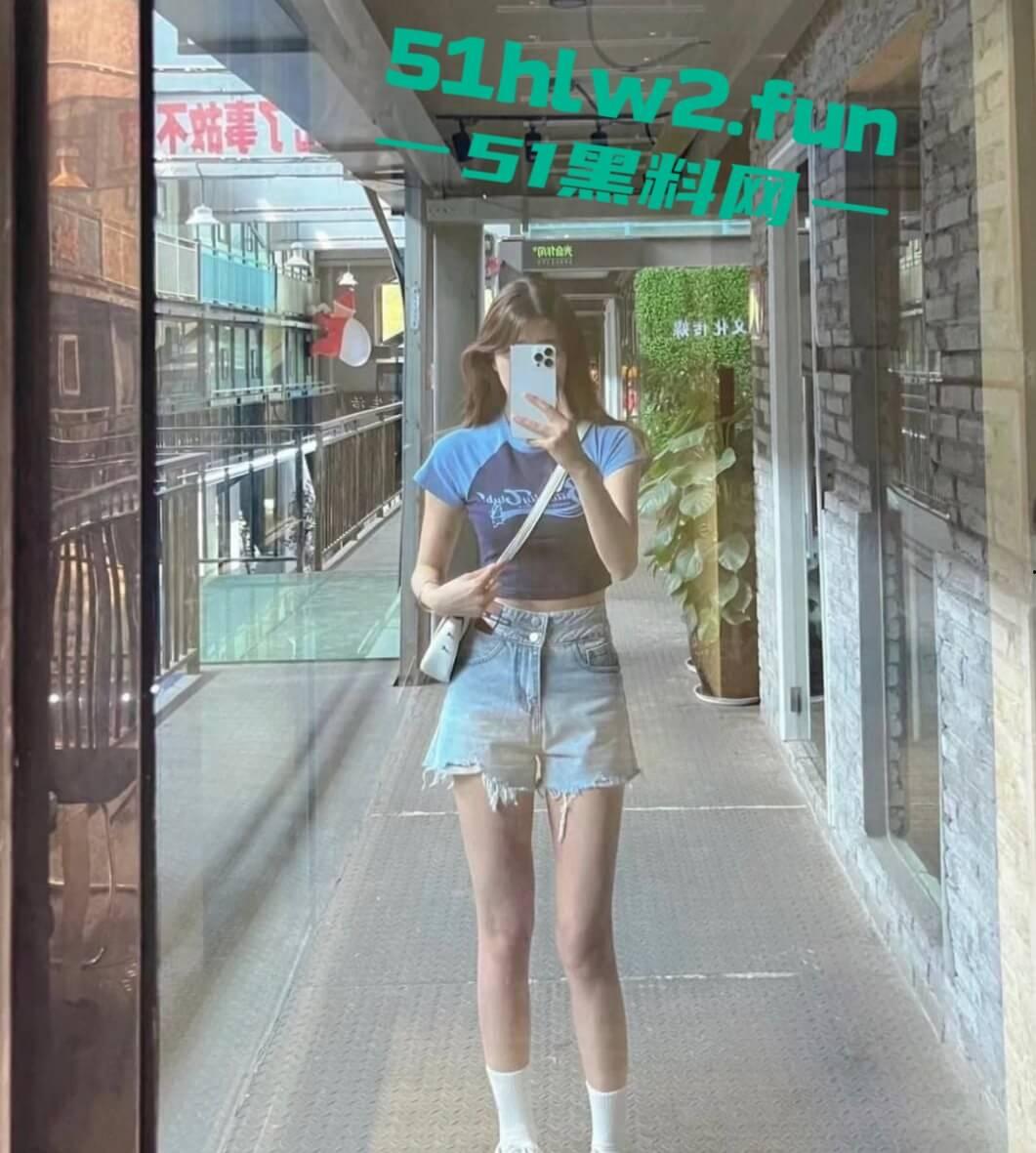 酒吧拿下高颜值嫩妹身材纤细高挑腿长逆天,喝多后带到酒店3p 前后夹击抽插超刺激。-6