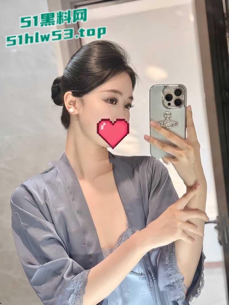 海南航空【阮姐】飞机高空狐狸尾肛塞自慰，落地与富二代激情车震，按头疯狂口交暴力撕开丝袜打桩爆操！-2