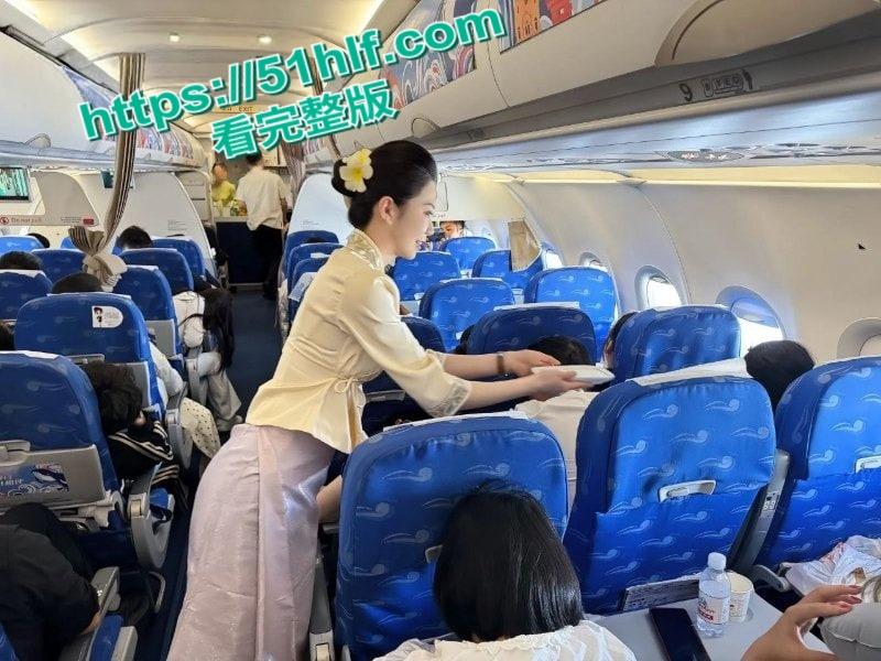 山东青岛98年空姐【张萍】私下淫乱视频流出,反差骚婊学生时代就欲望爆棚四处寻欢!-1