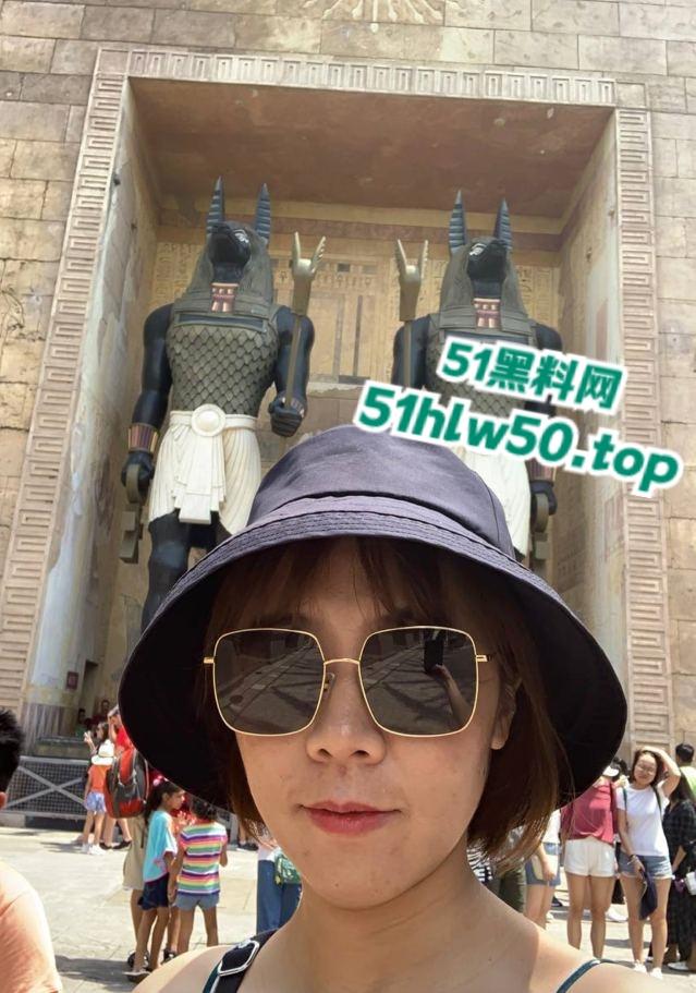 瓜友投稿长沙母狗【孙芳芳】雨花区枫树山小学老师,已婚人妻骚妇背着老公跑到情人家,大鸡巴抽插视频曝光!-1