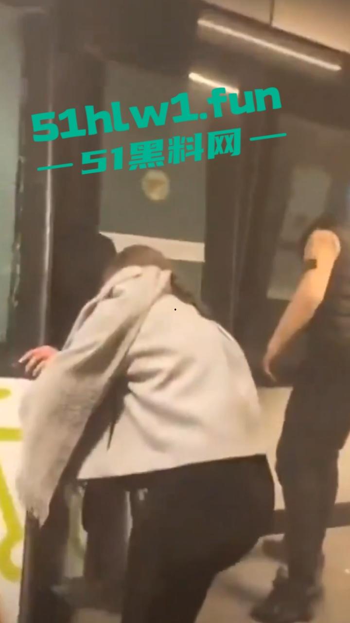 法国特拉斯堡 有轨电车相撞事件 现场烟雾弥漫 受伤人数高达50多人 事故原因已进行调查 目前排除人为因素-8