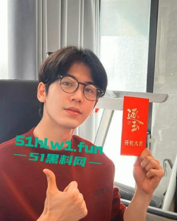 横店【玺尚酒店】逐玉剧组大瓜!三名武行轮奸一名女化妆师本来是4P淫乱闹大了变轮奸。-19