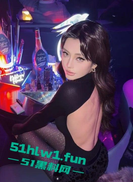 混血网红【EunHa】堕落日记,被金主批穿后直接放飞,骚到明码标价,一对一私密视频看逼验货!-1