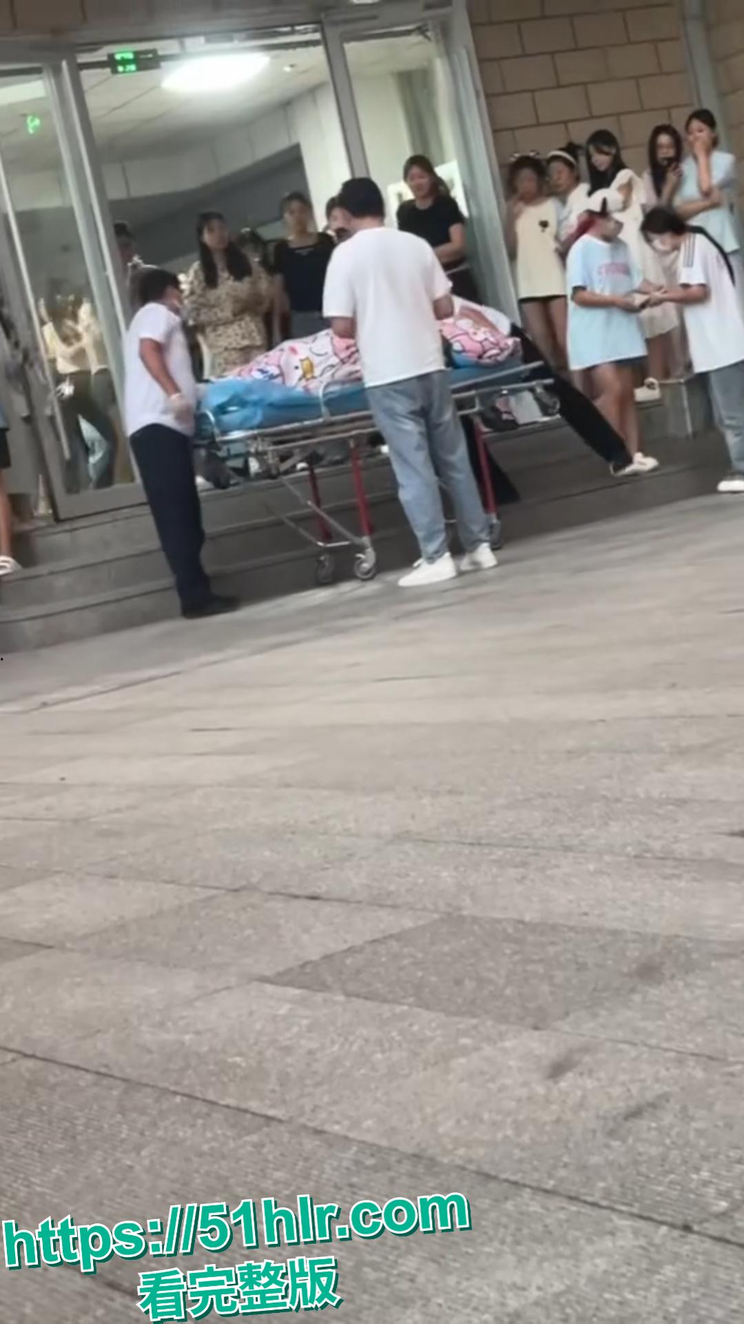 骇人!荆州大三女生宿舍产子大出血离世,室友:非第一次!医生惊曝巨大儿-10