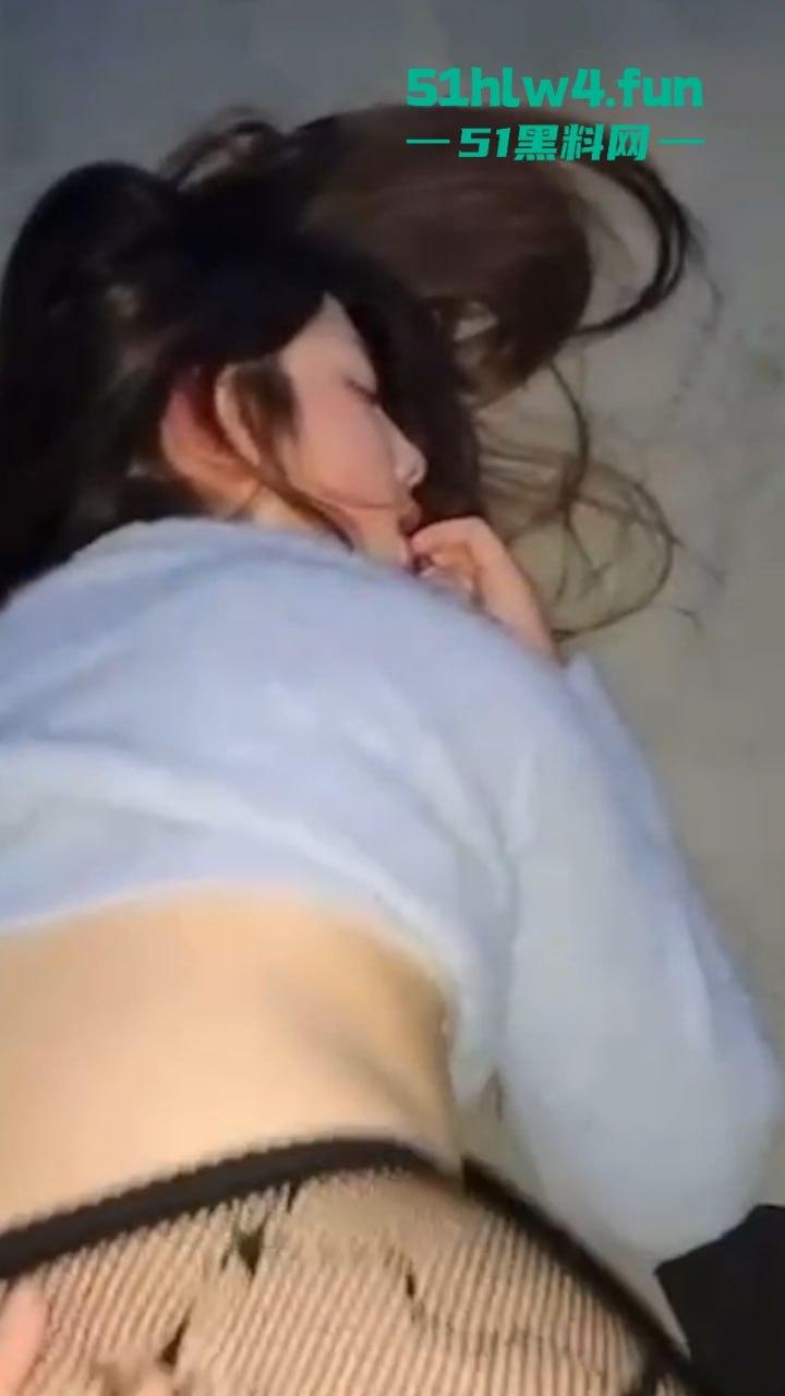 山东大学【袁梦怡】淫荡自拍遭渣男分手曝光,清纯玉女形象却私下抠逼舔鸡太反差。-5