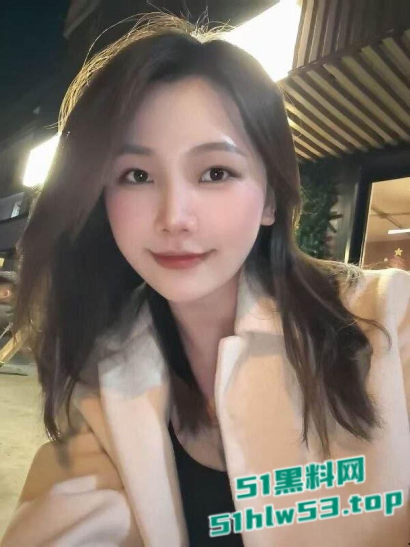 东源行政服务中心领导跟已婚女下属【丘佩佩】搞破鞋玩车震,惨遭女下属老公当场抓包,还要出手殴打其老公遭曝光!-1