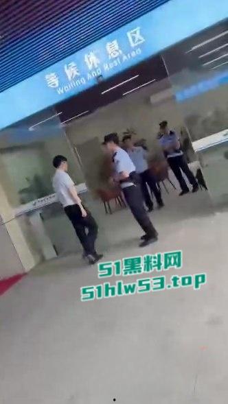 东源行政服务中心领导跟已婚女下属【丘佩佩】搞破鞋玩车震,惨遭女下属老公当场抓包,还要出手殴打其老公遭曝光!-2