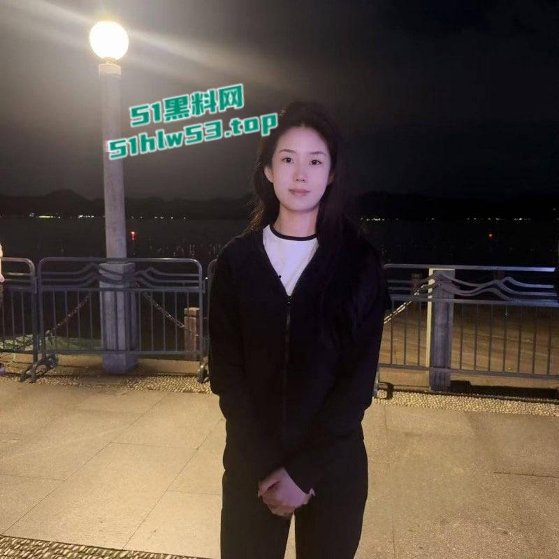 浙江杭州27岁少妇【宋钰婷】离婚后疯狂约炮,被调教成极品母狗,小穴洞口大开阴唇漆黑无比!-1