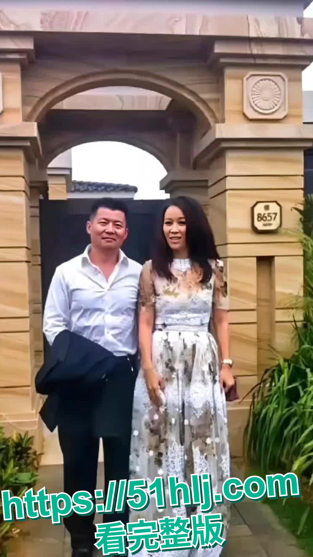 那英现任老公北京知名酒吧VICS创始人孟桐被曝出轨,与性感美女酒吧亲密同回别墅,不雅视频疯传!-5