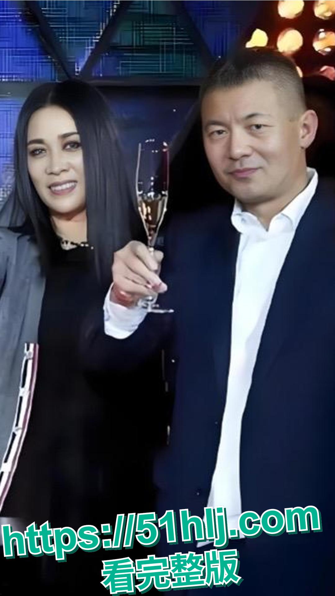 那英现任老公北京知名酒吧VICS创始人孟桐被曝出轨,与性感美女酒吧亲密同回别墅,不雅视频疯传!-6