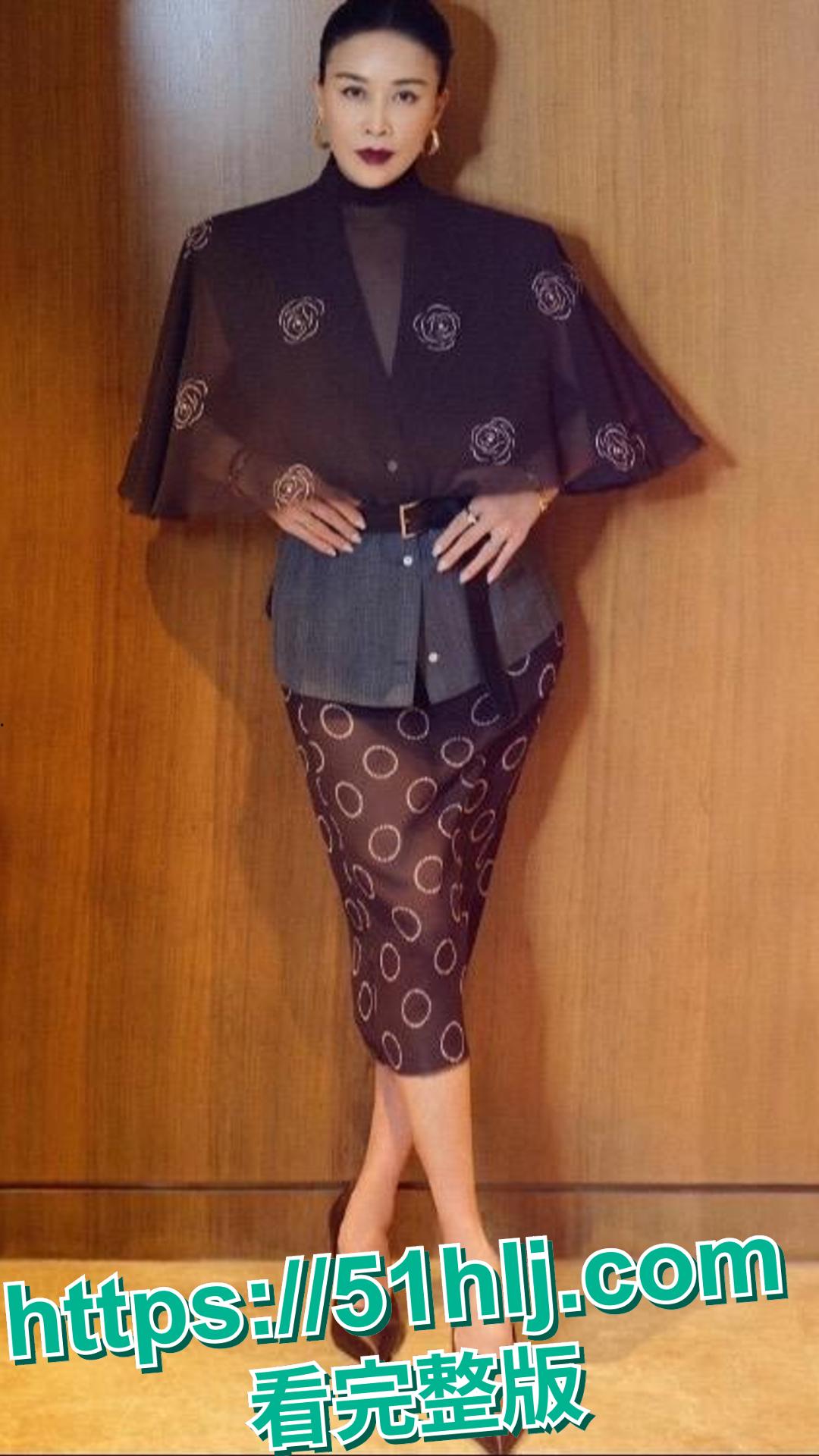 那英现任老公北京知名酒吧VICS创始人孟桐被曝出轨,与性感美女酒吧亲密同回别墅,不雅视频疯传!-7