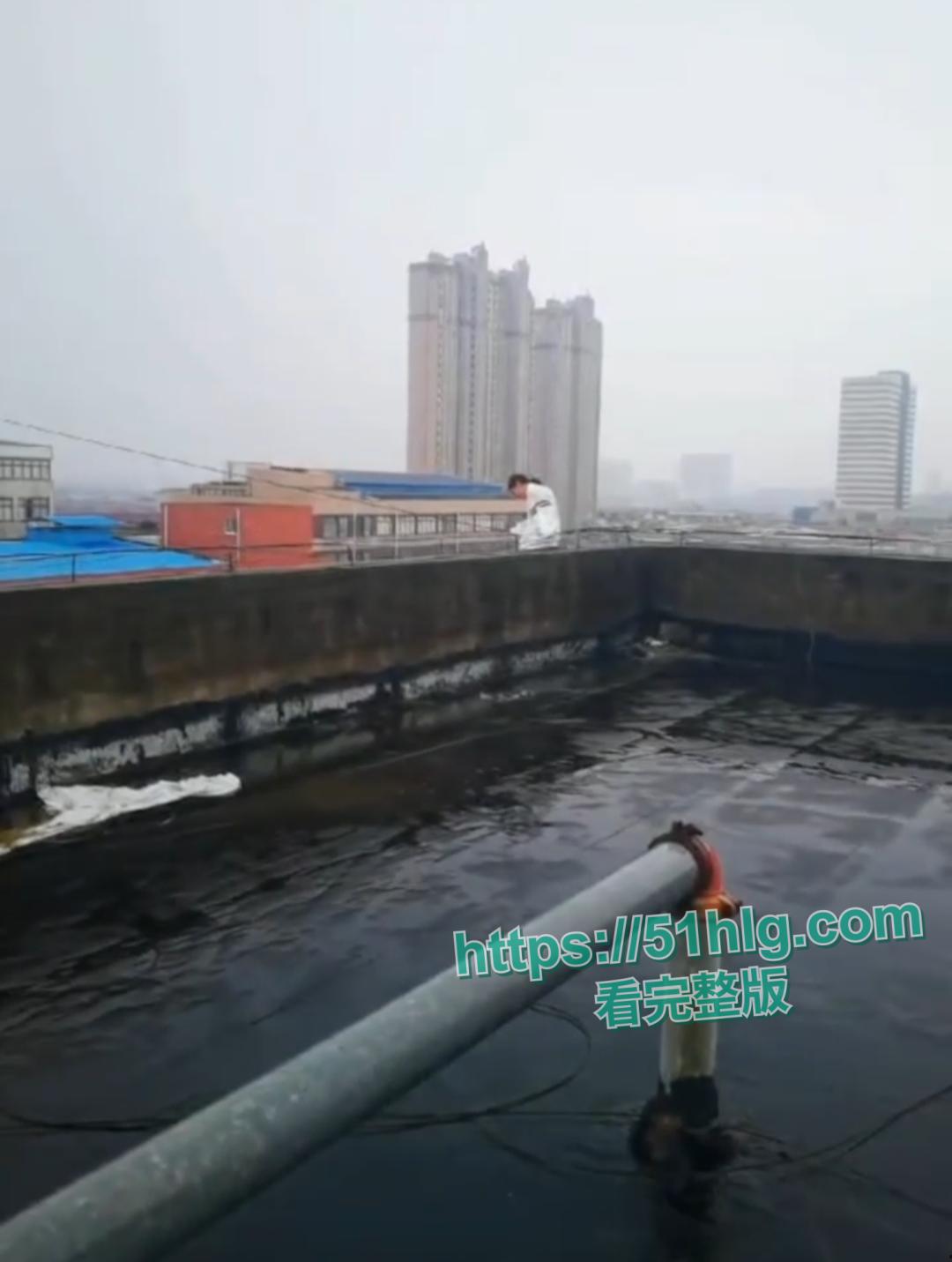 【江苏南通】女孩高楼欲轻生,众人合力拯救,生命得以延续情绪波动,背后压力令人忧-2