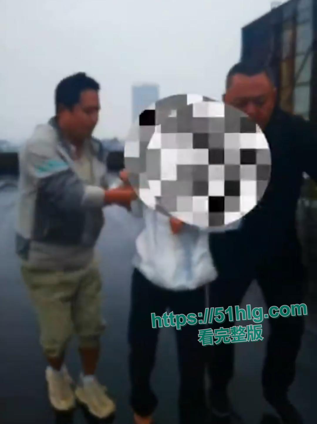 【江苏南通】女孩高楼欲轻生,众人合力拯救,生命得以延续情绪波动,背后压力令人忧-5