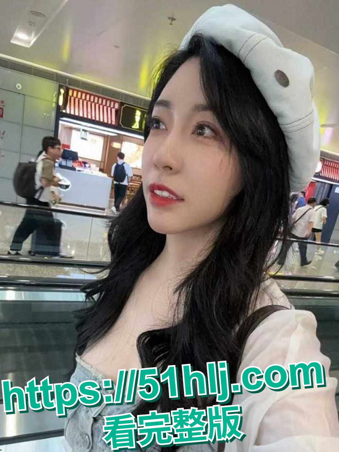 上海静安 高颜值母女花共侍一夫视频曝光 妈妈40岁少儿节目主持人 女儿20岁专业舞蹈生 少女与少妇你更喜欢谁呢?-2