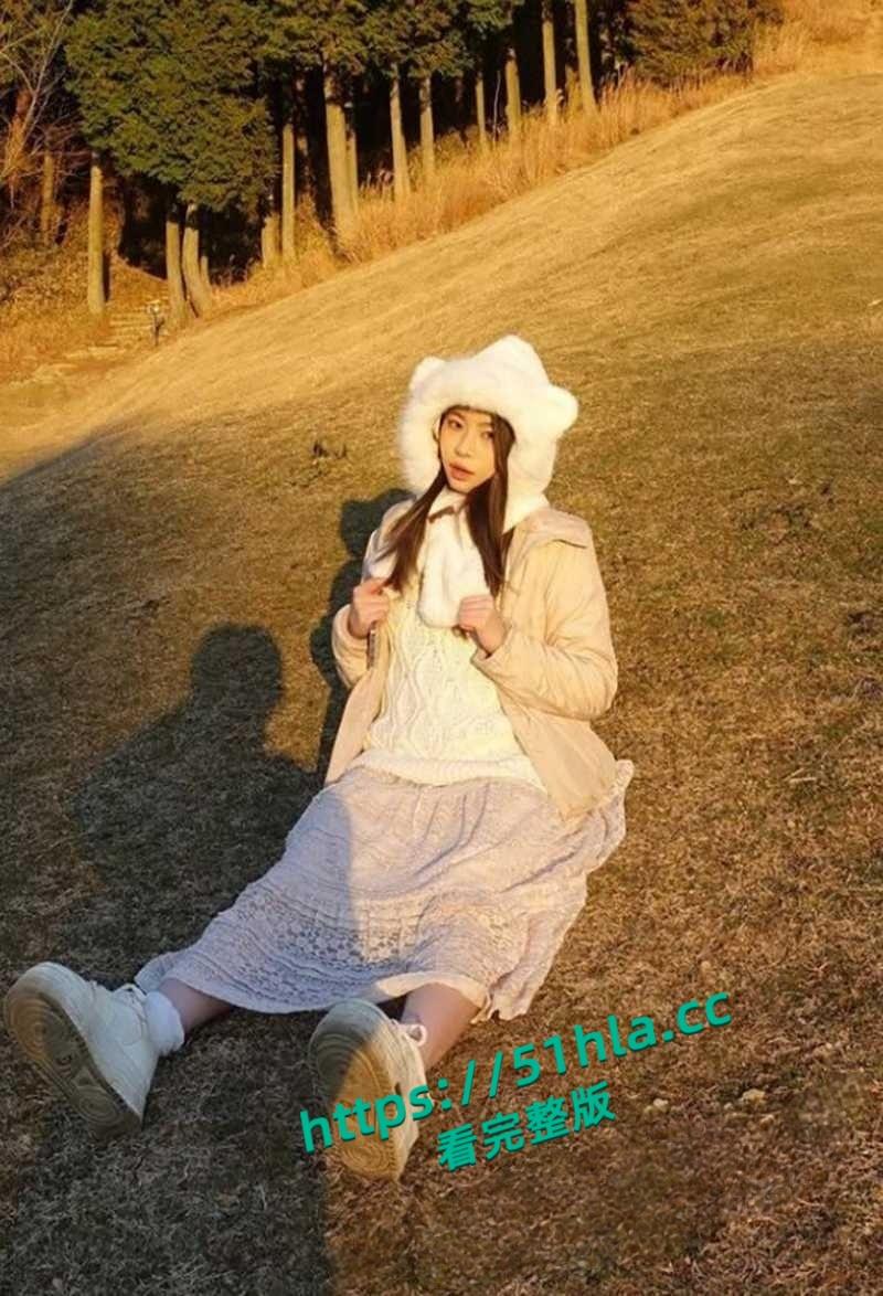 马来西亚籍留学生【潘纬倩】遭渣男偷拍性爱视频外流,颜值超美清纯女神被后入猛操,露脸浪叫反差十足!-8