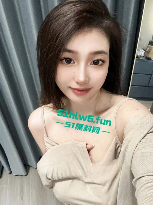 抖音网红【Aying】和男友爱爱视频流出,激情骑乘后入爆操,全程露脸呻吟不断。-1